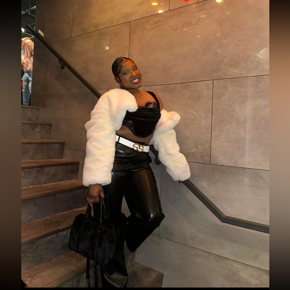 Meet your Posher, Tay